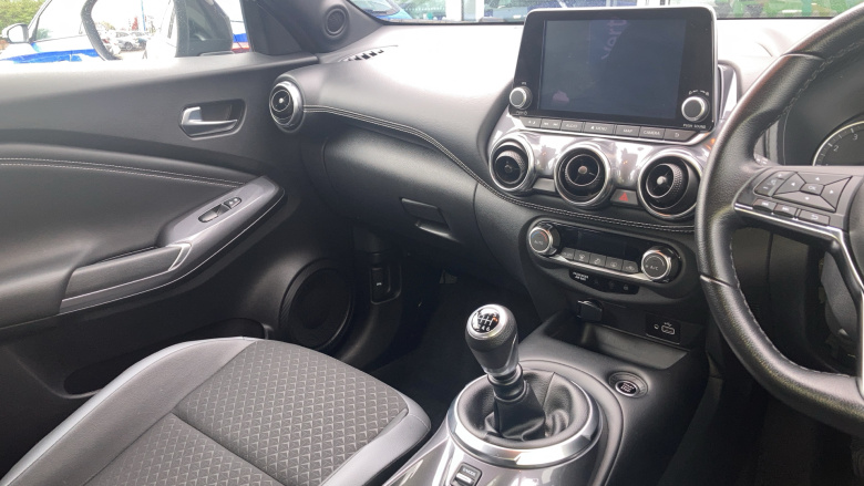 Nissan Juke 1.0 DiG-T 114 N-Connecta 5dr Petrol Hatchback